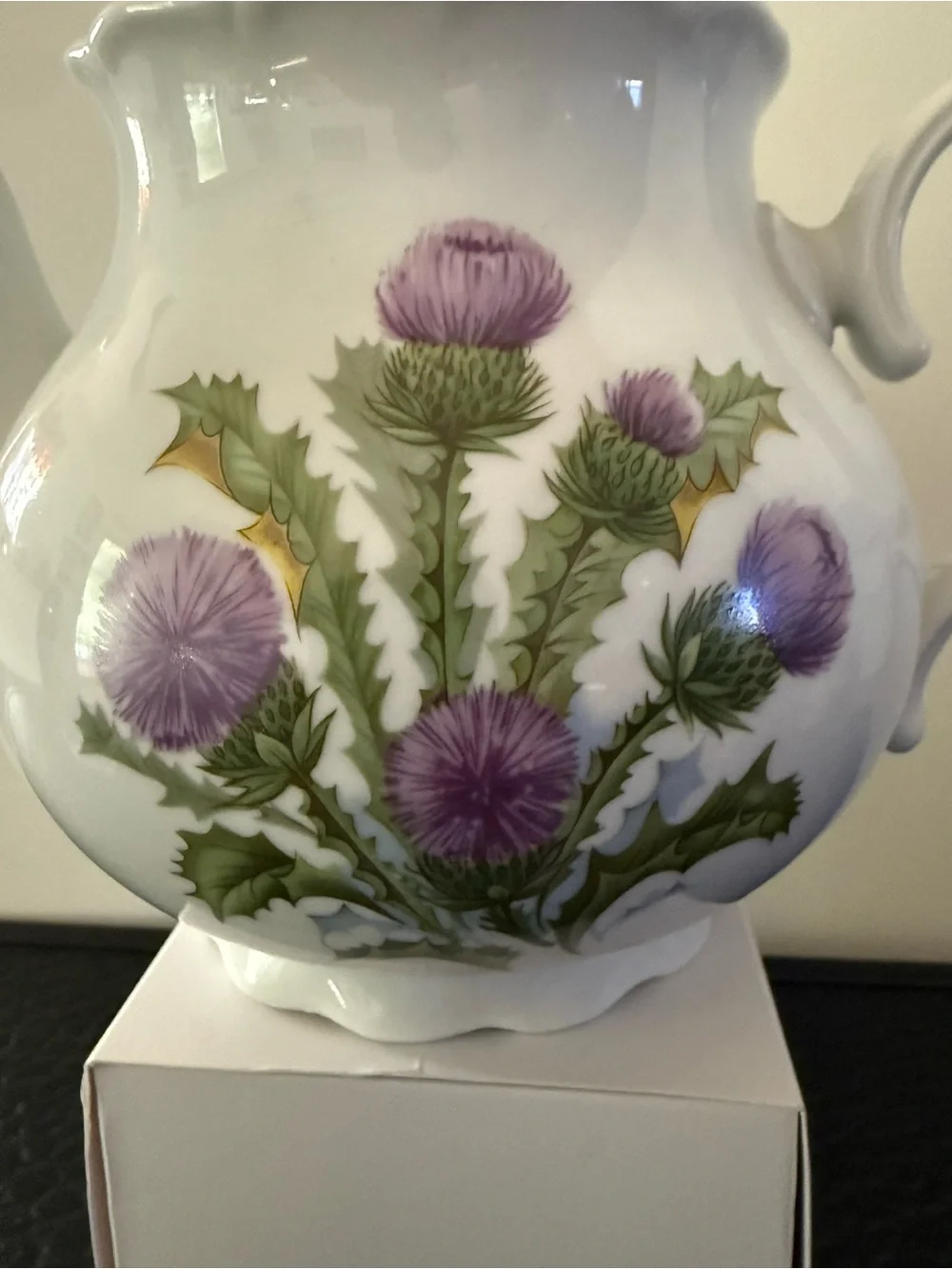 Thistle motifs Teapot With Lid Pre-Owned 7.5